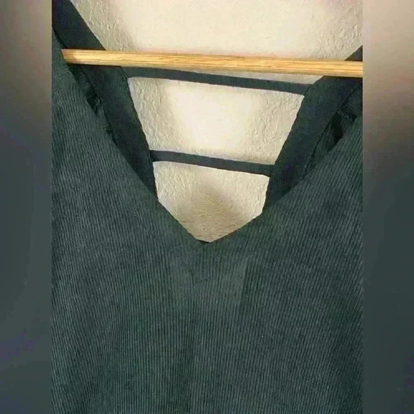 Chaser Long Sleeve Ribbed V Neck Shirt in Yosemite Green Women's Small NWT - Picture 3 of 9